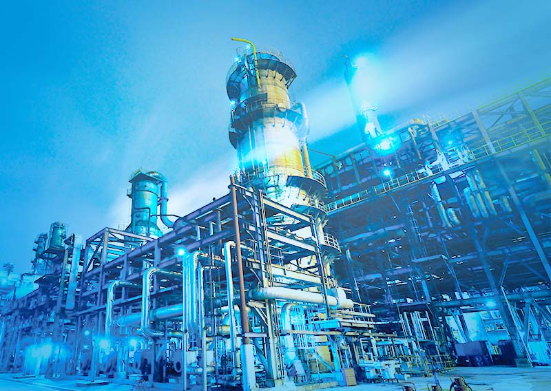 Refinery depicting importance of safety and risk mitigation in energy supply chains